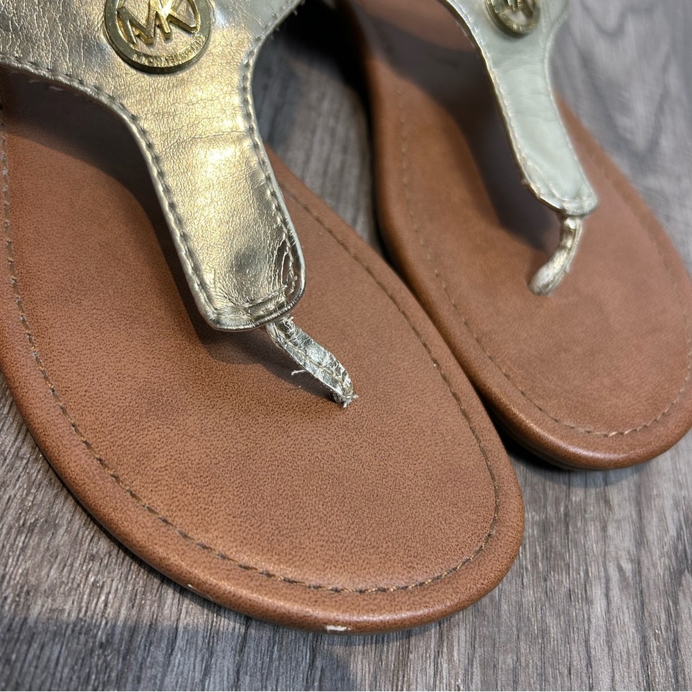 Michael Kors Metallic Gold Sandals with buckle - Picture 4 of 7